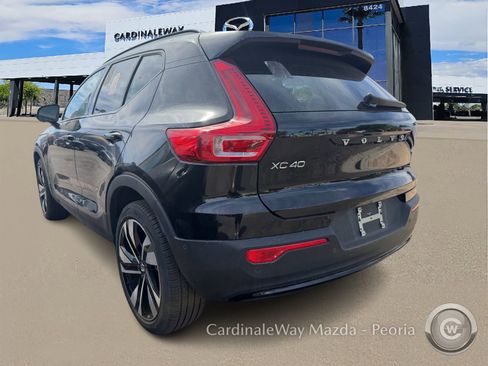 Used 2025 Volvo XC40 B5 Plus image 2