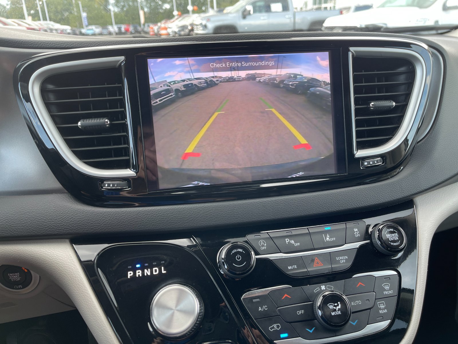 Used 2024 Chrysler Pacifica Touring-L FWD image 23