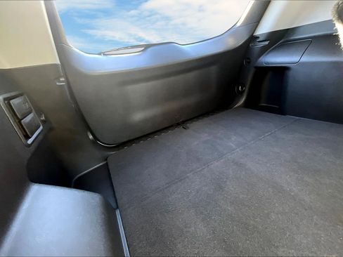 Used 2022 GMC Terrain SLE w/ Driver Convenience Package image 17