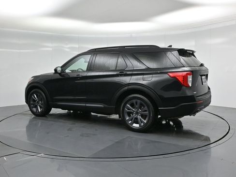Certified 2022 Ford Explorer XLT w/ Equipment Group 202A image 7