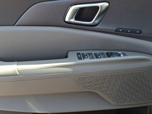 New 2026 Kia Carnival EX FWD image 5
