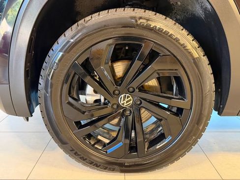 Used 2023 Volkswagen Atlas SE w/ Black Wheel Package FWD image 38