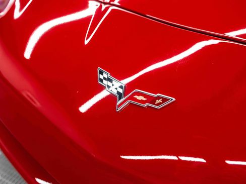 Used 2009 Chevrolet Corvette Coupe w/ Z51 Performance Package RWD image 17