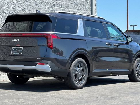 New 2026 Kia Carnival EX FWD image 4
