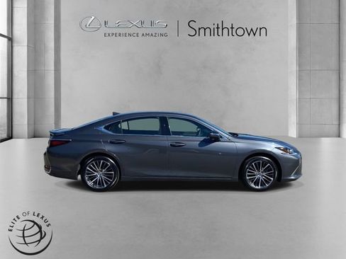 Used 2023 Lexus ES 300h w/ Premium Package image 4