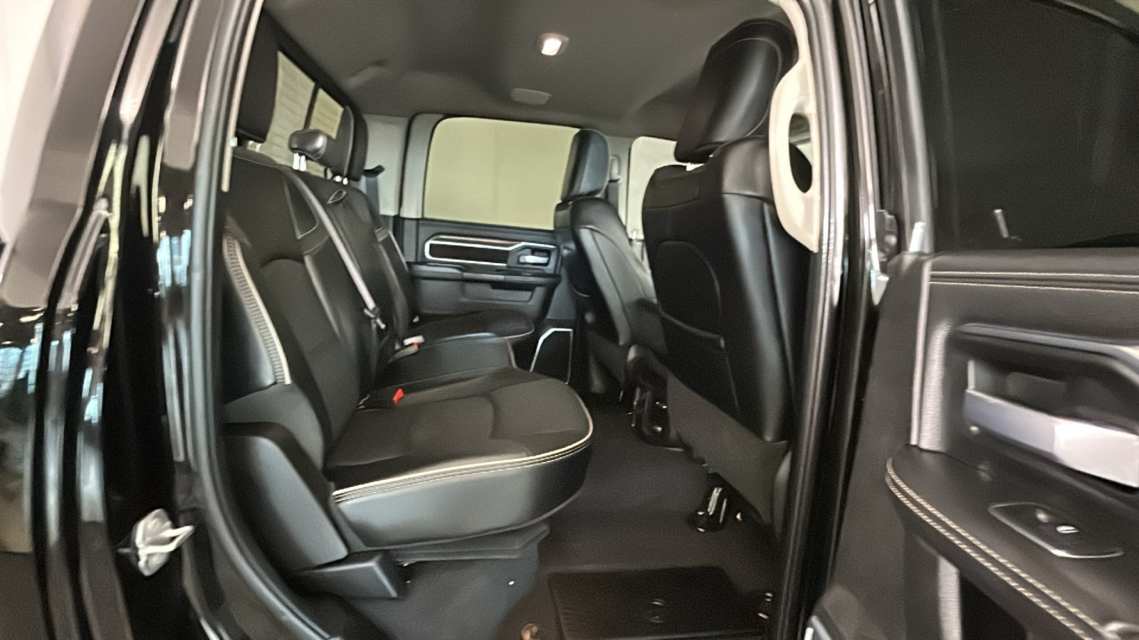 Used 2024 RAM 2500 Laramie AWD/4WD image 35