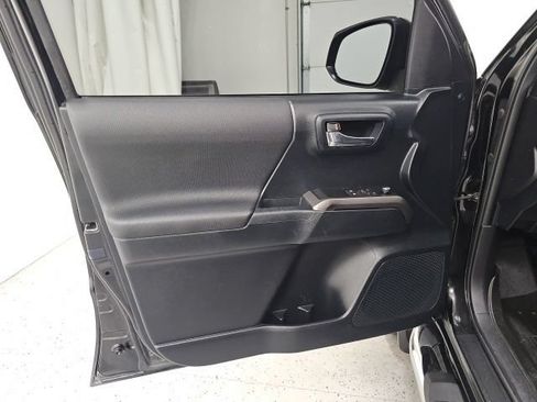 Used 2016 Toyota Tacoma TRD Sport w/ Towing Package AWD/4WD image 11