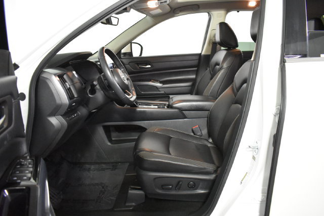 Certified 2024 Nissan Pathfinder SL w/ SL Premium Package AWD/4WD image 11