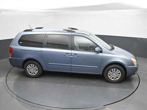 Used 2012 Kia Sedona LX FWD image 25