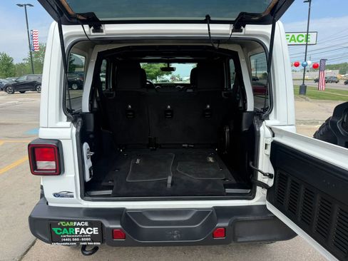 Used 2018 Jeep Wrangler Unlimited Sahara w/ Uconnect 4C Nav & Sound Group AWD/4WD image 14