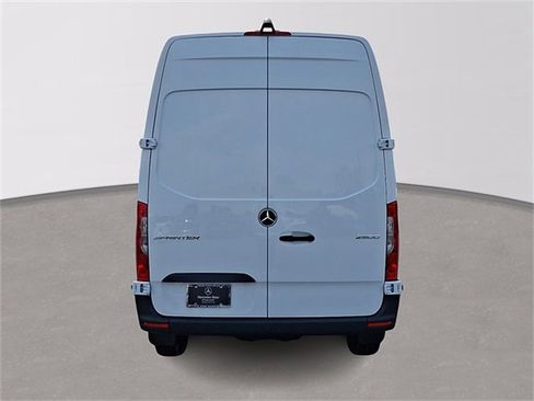 Used 2025 Mercedes-Benz Sprinter 2500 image 5