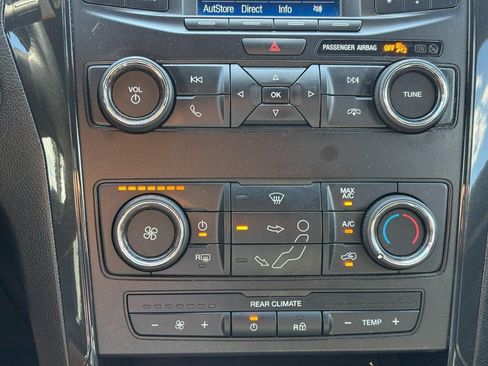 Used 2018 Ford Explorer XLT FWD image 25