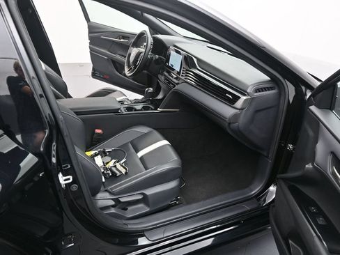 Used 2025 Toyota Camry SE FWD image 15