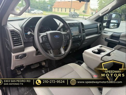 Used 2019 Ford F250 XL w/ STX Appearance Package AWD/4WD image 9