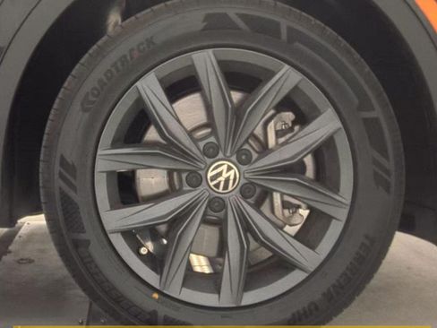 Used 2023 Volkswagen Tiguan SE FWD image 8