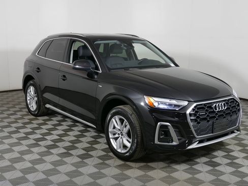 Used 2023 Audi Q5 2.0T Premium w/ Convenience Package image 1