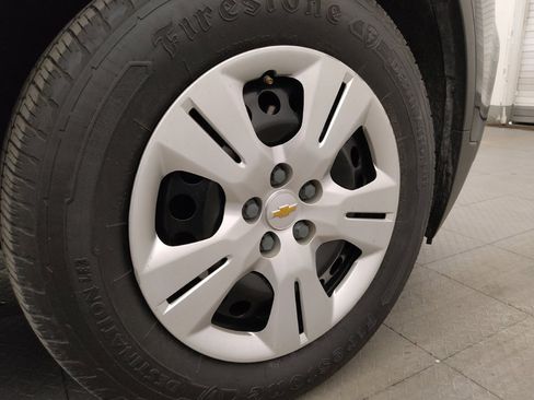 Used 2019 Chevrolet Trax LS w/ Tint and Cruise Package FWD image 31