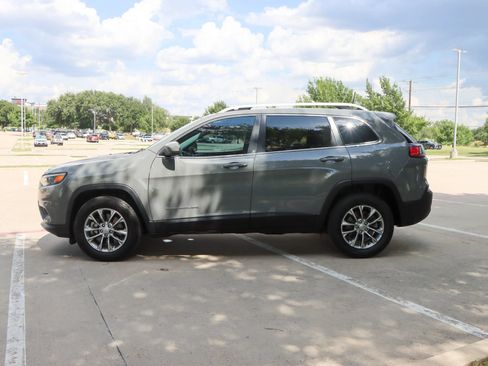 Used 2020 Jeep Cherokee Latitude Plus AWD/4WD image 4