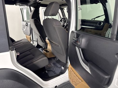 Used 2014 Jeep Wrangler Unlimited Rubicon w/ Max Tow Package image 24