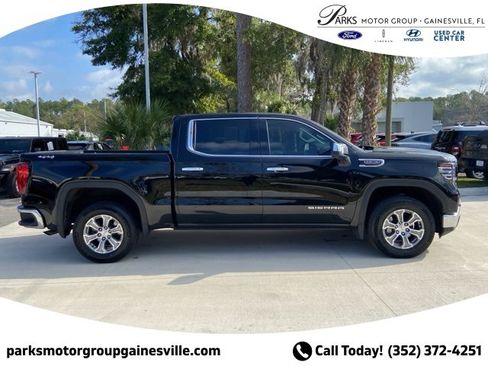 Used 2024 GMC Sierra 1500 SLT image 3