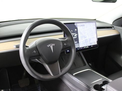 Used 2021 Tesla Model Y Long Range image 5
