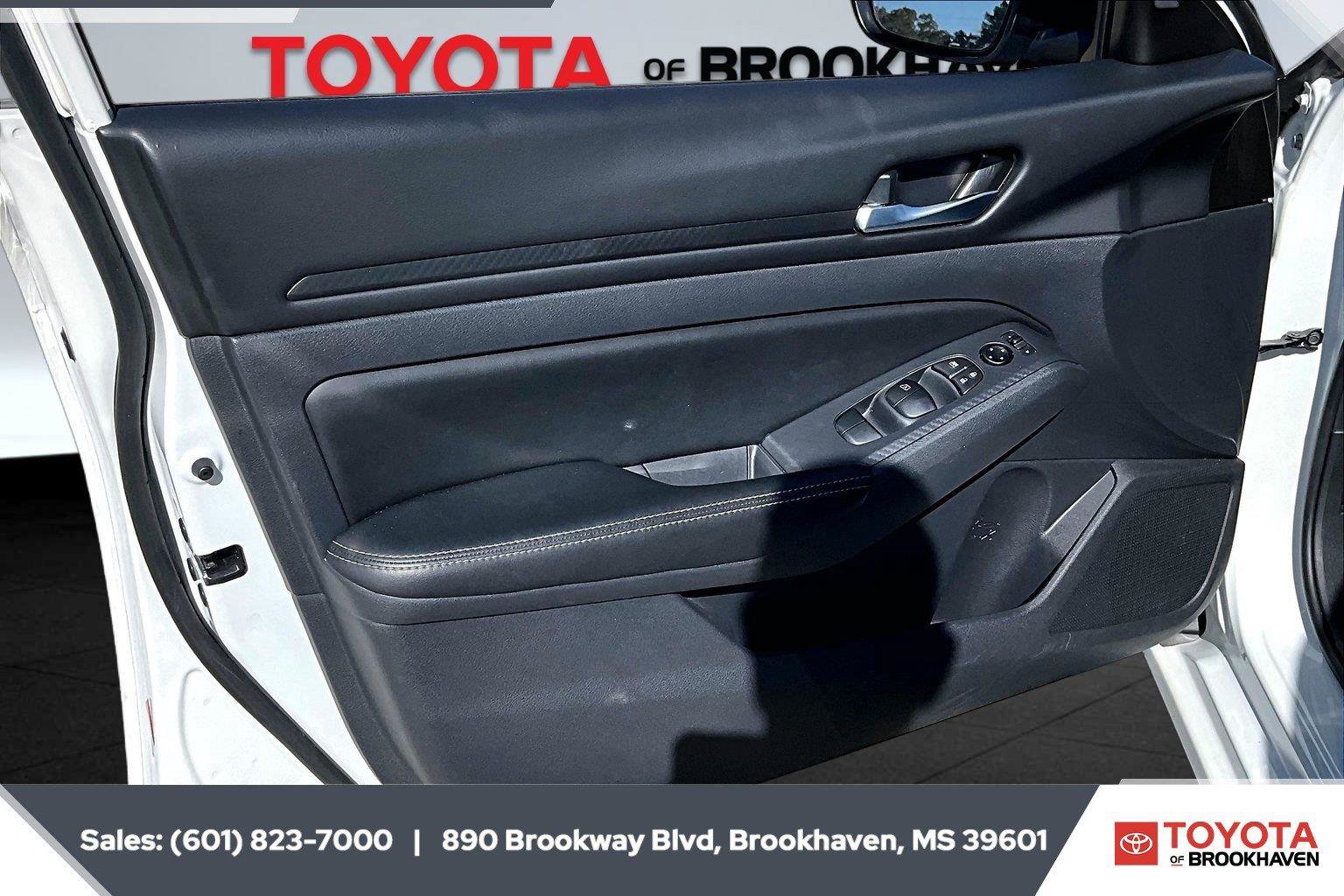 Used 2025 Nissan Altima 2.5 SV FWD image 17