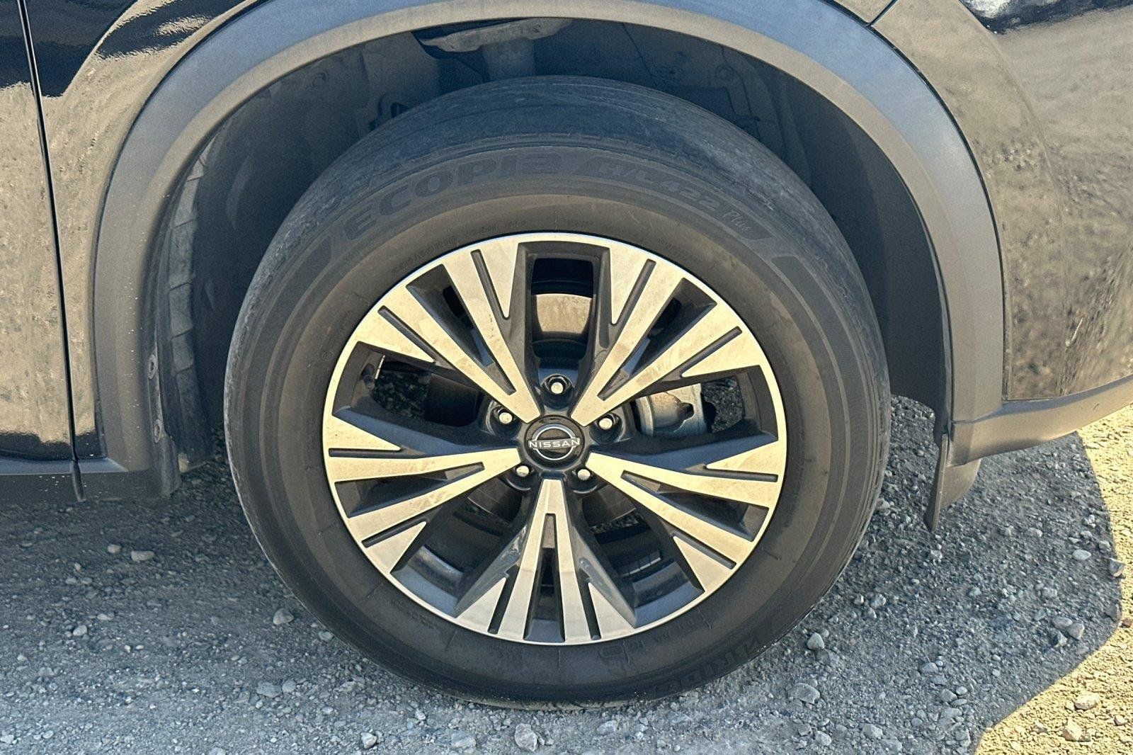 Used 2022 Nissan Rogue SV FWD image 4
