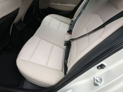 Used 2017 Hyundai Elantra SE w/ Cargo Package image 24