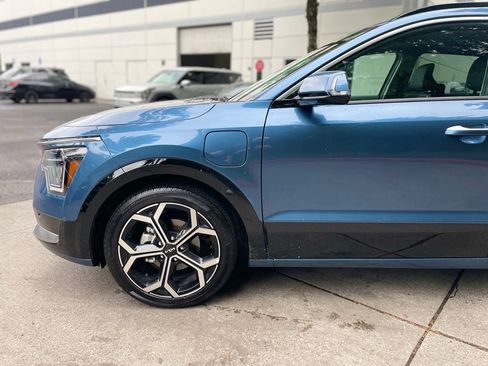 Used 2024 Kia Niro SX Touring FWD image 8