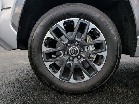 Used 2024 Toyota Tundra Limited AWD/4WD image 10