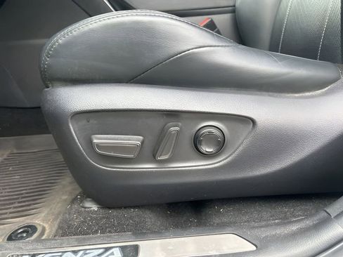 Used 2021 Toyota Venza XLE w/ Softex Package image 22