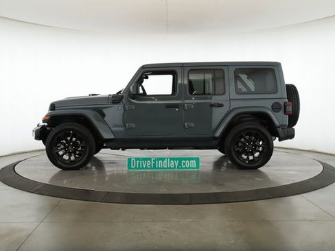 Used 2025 Jeep Wrangler Unlimited Sahara image 9