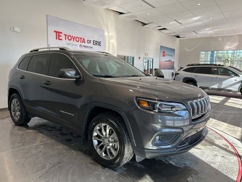 Used 2019 Jeep Cherokee Latitude Plus w/ Cold Weather Group image 1