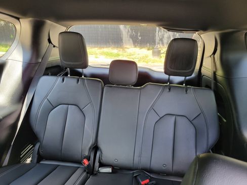 Used 2018 Chrysler Pacifica Touring-L Plus w/ Advanced Safetytec Group FWD image 29