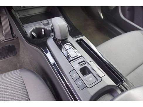 Used 2025 Toyota Prius LE FWD image 17