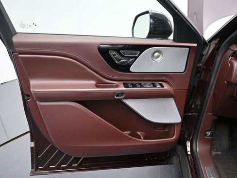 Used 2023 Lincoln Aviator Black Label w/ Jet Package image 17