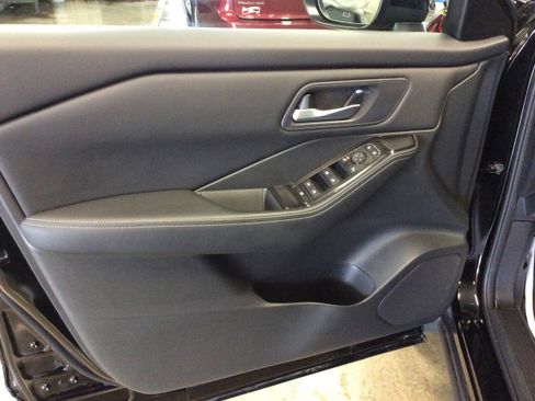 Used 2024 Nissan Rogue SV image 13