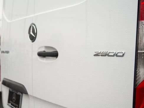 Used 2025 Mercedes-Benz Sprinter 2500 image 16