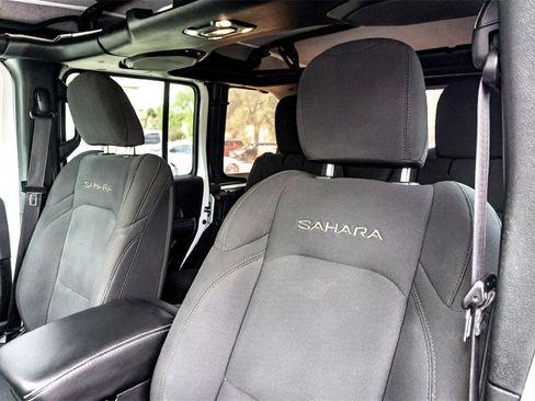 Used 2023 Jeep Wrangler Sahara w/ Cold Weather Group image 13