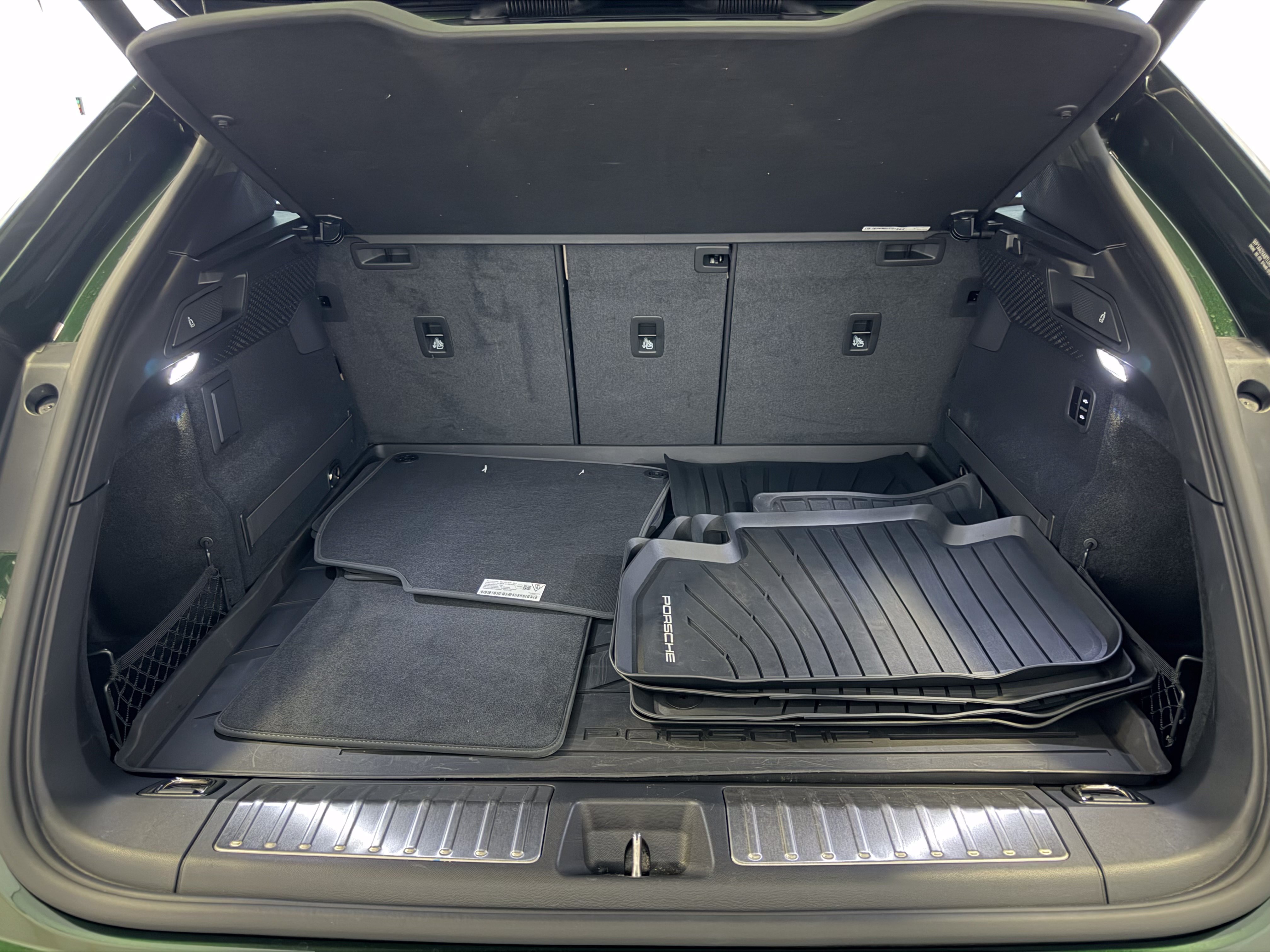 Certified 2026 Porsche Macan 4 Electric AWD/4WD image 29