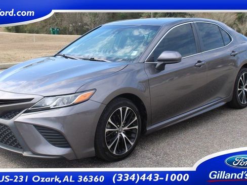 Used 2019 Toyota Camry SE image 1