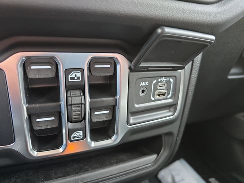 New 2025 Jeep Gladiator Sport w/ Premium Package image 28