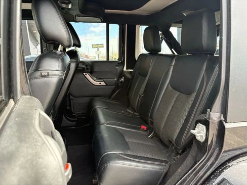 Used 2017 Jeep Wrangler Unlimited Sahara AWD/4WD image 19