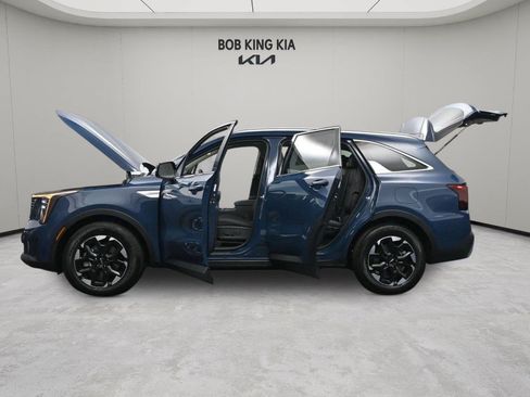 Used 2026 Kia Sorento S w/ S Panoramic Sunroof Package FWD image 3