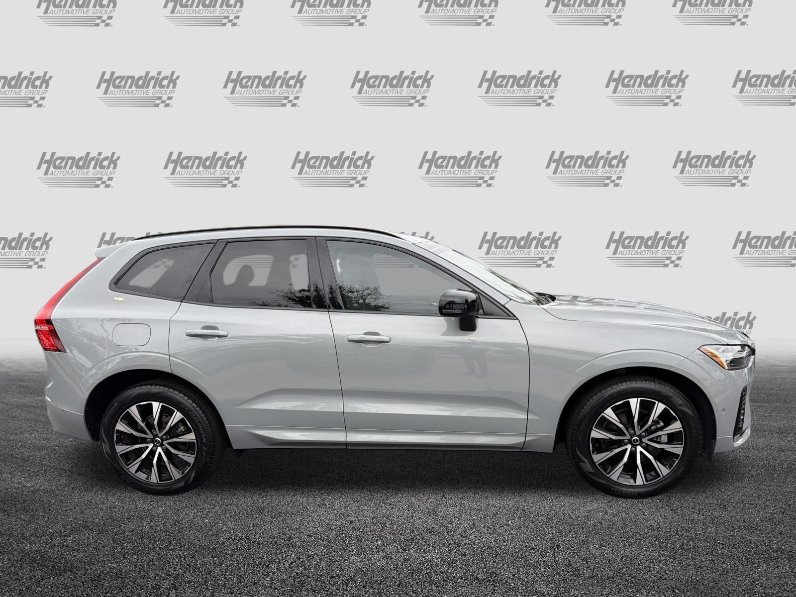 Used 2024 Volvo XC60 B5 Plus w/ Protection Package Premier AWD/4WD image 11