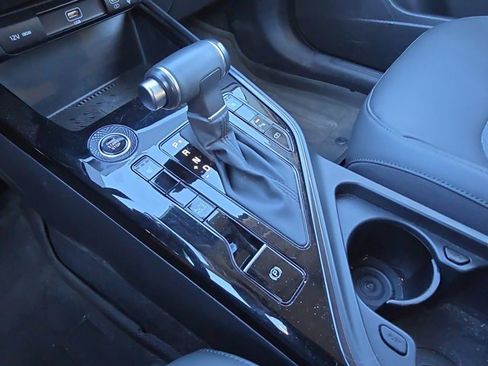 Used 2023 Kia Niro EX Touring image 27