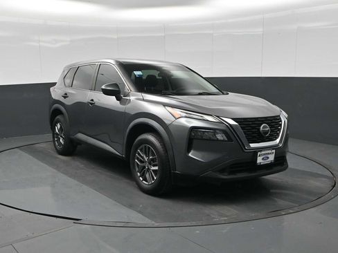 Used 2021 Nissan Rogue S image 2