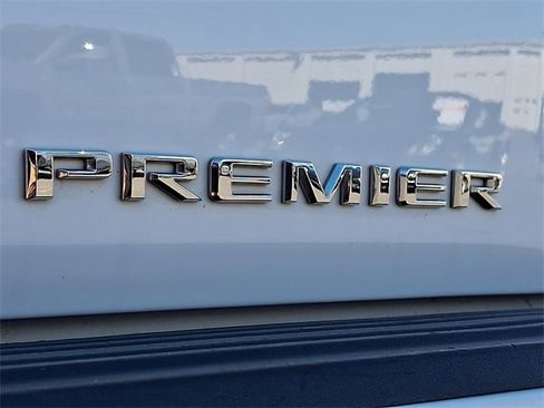 Used 2024 Chevrolet Suburban Premier image 31