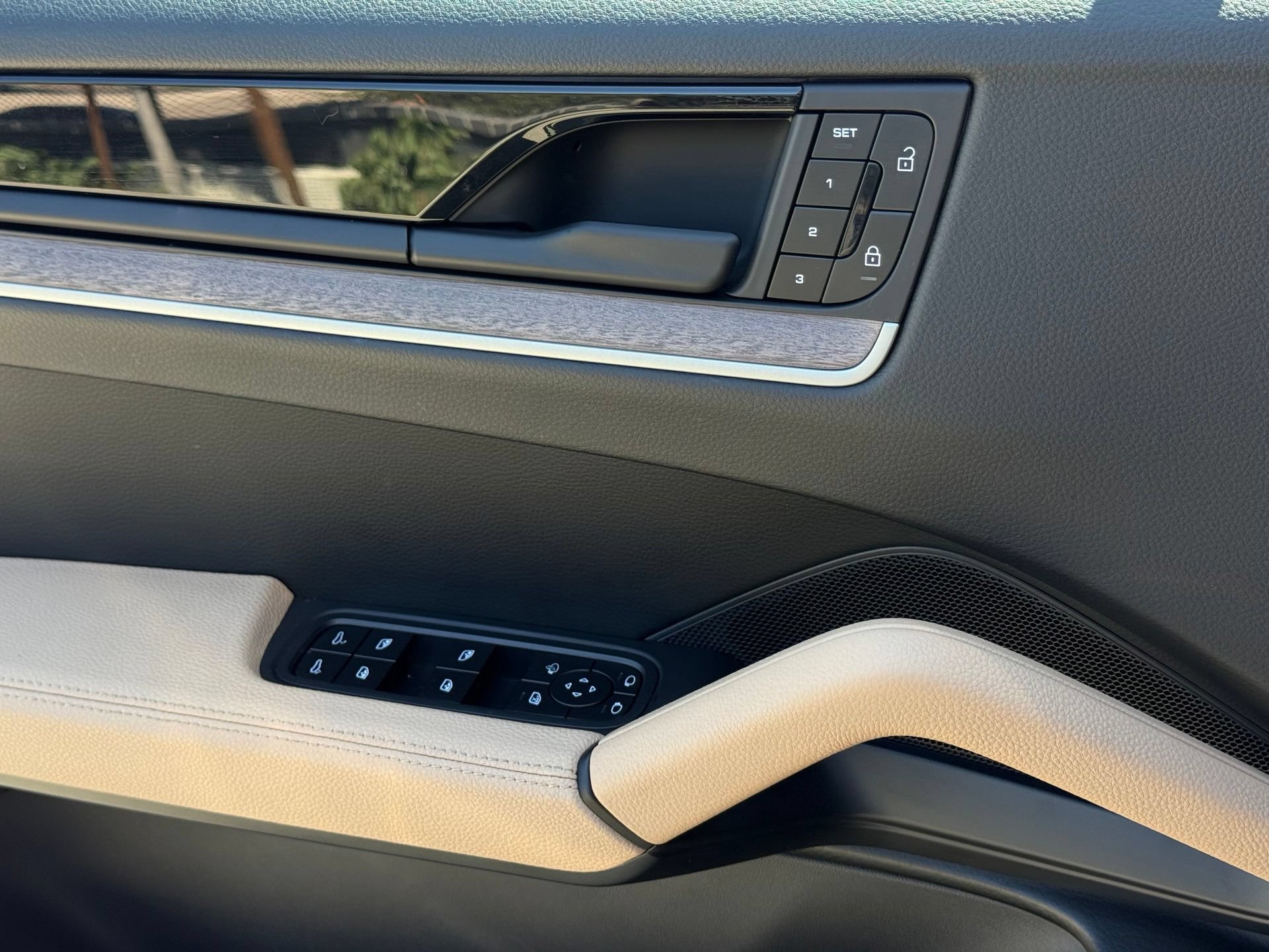 Certified 2024 Porsche Cayenne AWD/4WD image 27