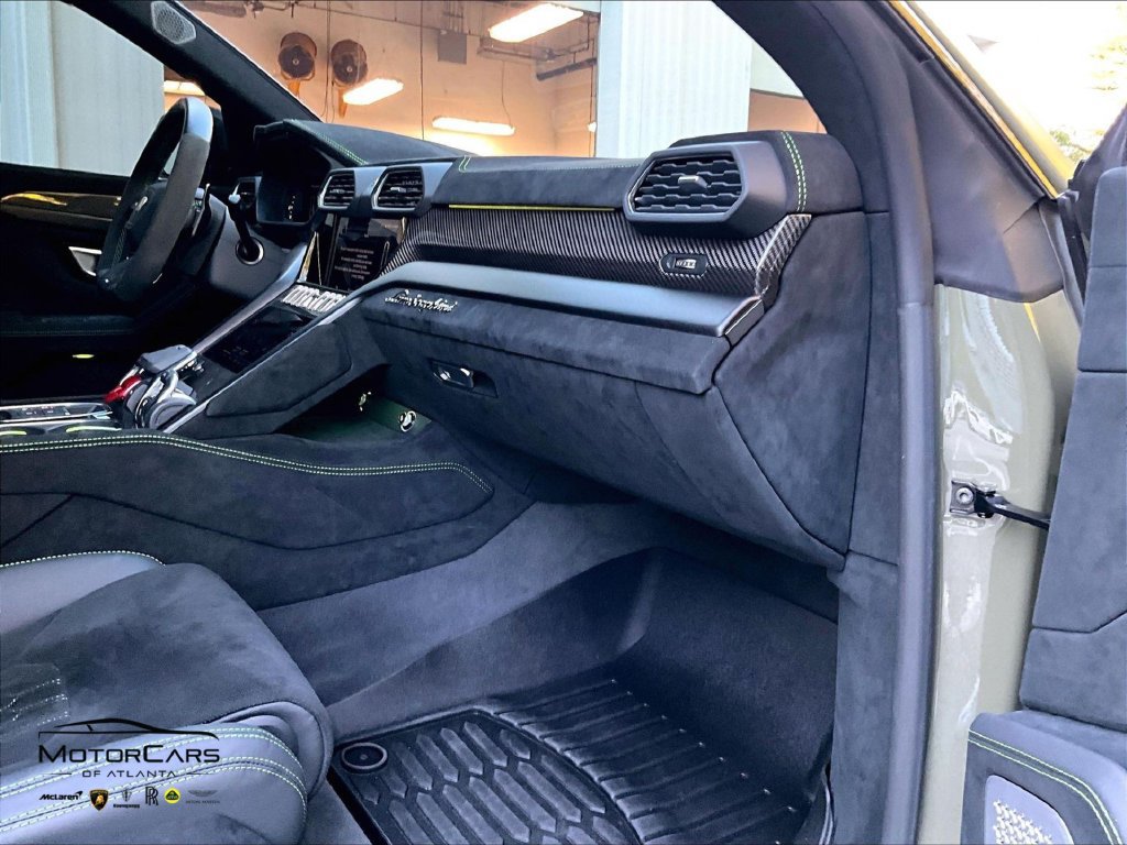 Used 2023 Lamborghini Urus Performante AWD/4WD image 14